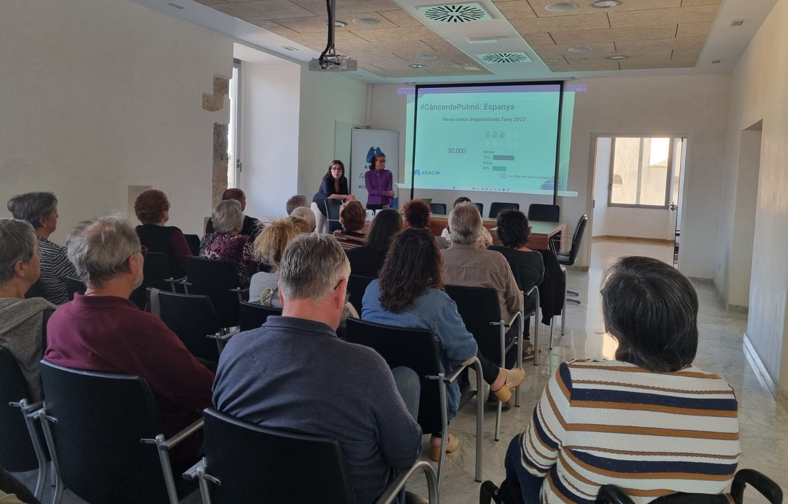 Miembros de AEACaP de Cataluña presentan la Asociación en el Ayuntamiento de Rodonyà