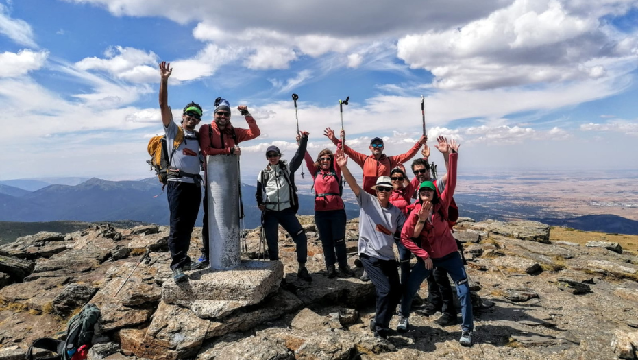 AEACaP corona el pico Peñalara de Madrid para fomentar el deporte de montaña entre pacientes de cáncer de pulmón