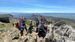 'A Pulmón' corona el pico Aizkorri en su objetivo por fomentar el deporte de montaña entre pacientes oncológicos
